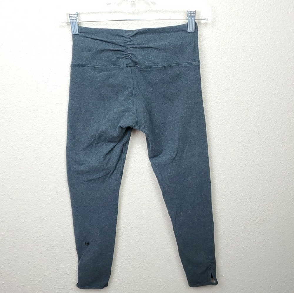 Lululemon athletica capri gray
Size 4